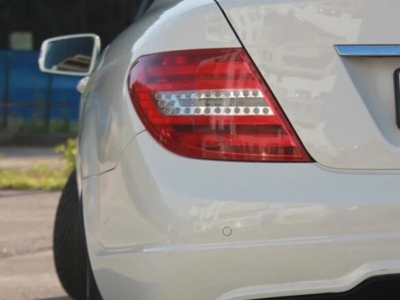 2012 Mercedes-Benz C-Класс 180 III (W204) Рестайлинг, белый - вид 3