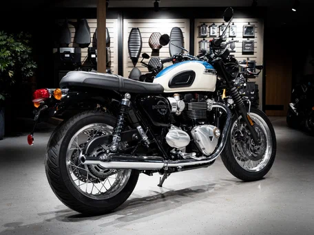 2026 Triumph Bonneville T120, белый, 2070000 рублей, вид 3