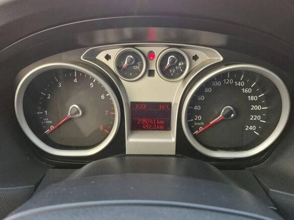 2010 Ford Focus II Рестайлинг, красный, 385000 рублей - вид 6