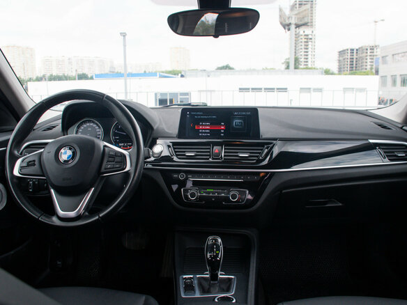 2020 BMW 1 серии 120i III (F52) Рестайлинг, голубой, 2499000 рублей - вид 10
