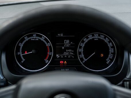 2018 Skoda Rapid I Рестайлинг, белый, 750000 рублей, вид 5
