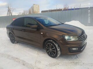 2016 Volkswagen Polo V Рестайлинг, коричневый, 999000 рублей, вид 2