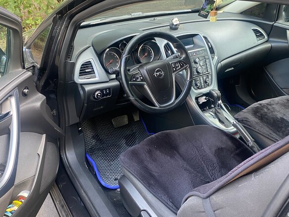 2012 Opel Astra GTC J Рестайлинг, чёрный - вид 3