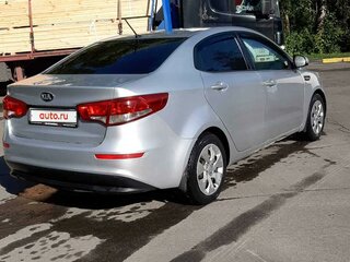 2015 Kia Rio III Рестайлинг, серебристый, 832000 рублей, вид 5