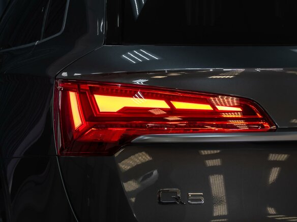 2021 Audi Q5 45 TFSI II (FY) Рестайлинг, серый, 4959000 рублей - вид 8