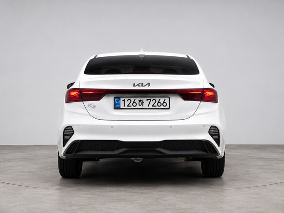 2022 Kia K3 II Рестайлинг, белый - вид 3