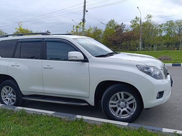 2010 Toyota Land Cruiser Prado 150 Series, белый, 2600000 рублей - вид 1