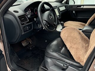 2010 Volkswagen Touareg II, коричневый, 2000000 рублей, вид 4