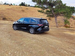 2021 Toyota Sienna IV, чёрный, 2900000 рублей, вид 2