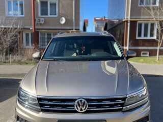 2017 Volkswagen Tiguan II, бежевый, 2950000 рублей, вид 3