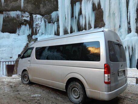 2014 Toyota HiAce, серебристый, 2600000 рублей, вид 5