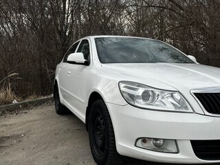 2011 Skoda Octavia II (A5) Рестайлинг, белый, 820000 рублей, вид 1