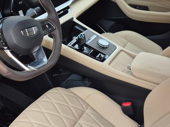 2024 Geely Monjaro (Xingyue L) I Рестайлинг (China Market), белый, 2800000 рублей - вид 9