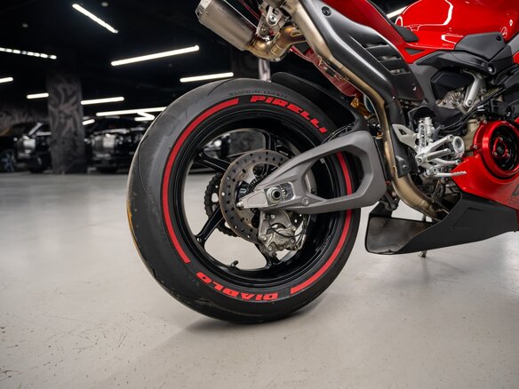 2024 Ducati Panigale V4, красный, 5299000 рублей - вид 25