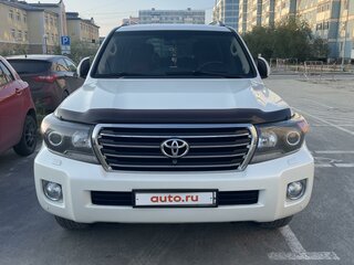 2015 Toyota Land Cruiser 200 Series Рестайлинг 1, белый, 3799000 рублей, вид 2