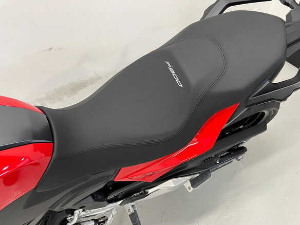 2024 BMW F 900 R, красный, 1160000 рублей - вид 7