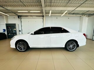 2013 Toyota Camry VII (XV50), белый, 2099900 рублей, вид 3