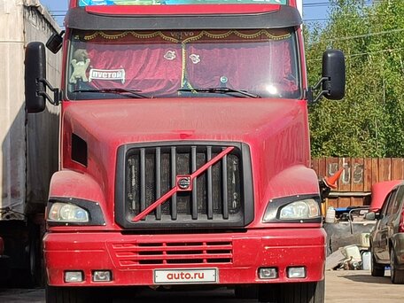 2000 Volvo NH, красный, 6500000 рублей, вид 3