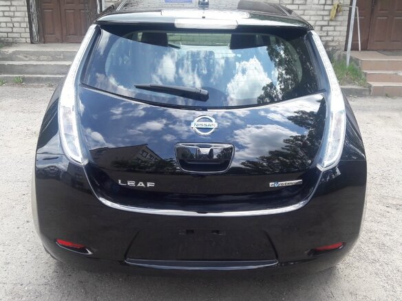 2014 Nissan Leaf (EM57) I (ZE0/AZE0), чёрный, 1490000 рублей - вид 8