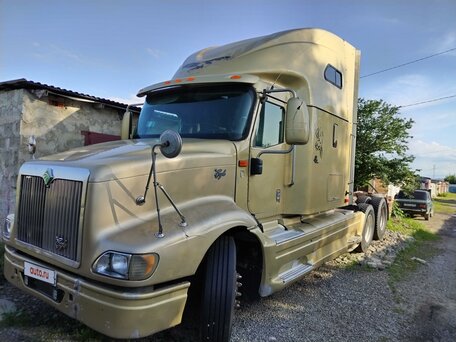 2000 International 9000 Series, золотистый, 1500000 рублей, вид 1