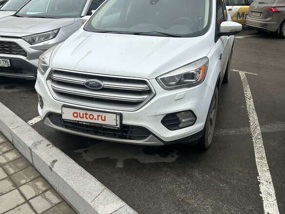 2017 Ford Kuga II Рестайлинг, белый, 1600000 рублей