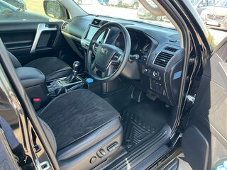 2020 Toyota Land Cruiser Prado 150 Series Рестайлинг 2, чёрный, 5090000 рублей, вид 4