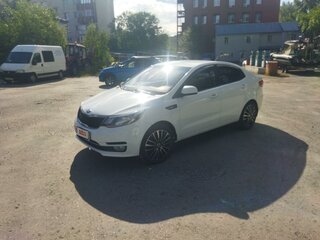 2015 Kia Rio III Рестайлинг, белый, 980000 рублей, вид 1