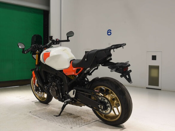2025 Yamaha XSR900, белый, 1200000 рублей - вид 5