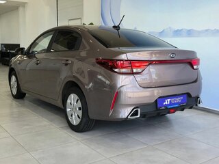 2021 Kia Rio IV Рестайлинг, коричневый, 1749000 рублей, вид 5