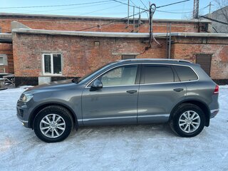 2015 Volkswagen Touareg II Рестайлинг, серый, 4000000 рублей, вид 3