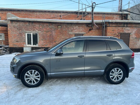 2015 Volkswagen Touareg II Рестайлинг, серый, 4000000 рублей - вид 2