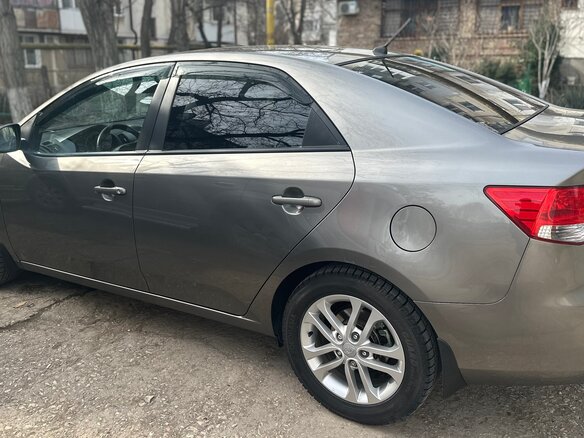 2011 Kia Cerato 4-speed II, серый, 1100000 рублей - вид 6