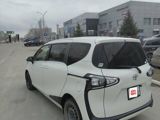 2020 Toyota Sienta II Рестайлинг, белый, 1500000 рублей, вид 3