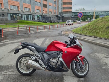 2011 Honda VFR 1200, красный, 630000 рублей, вид 3