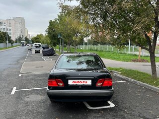 1998 Mercedes-Benz E-Класс 320 II (W210, S210), чёрный, 550000 рублей, вид 4