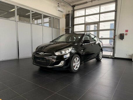 2012 Hyundai Solaris I, чёрный, 600000 рублей, вид 3