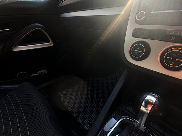 2009 Volkswagen Scirocco III, чёрный, 1100000 рублей - вид 14