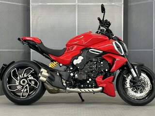 Ducati Diavel V4