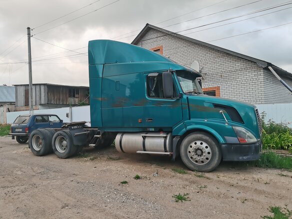 2003 Volvo VNL, зелёный, 2500000 рублей - вид 12