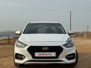 2017 Hyundai Solaris II, белый, 940000 рублей, вид 2