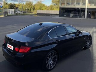 2013 BMW 5 серии 520i VI (F10/F11/F07), чёрный, 1955000 рублей, вид 3