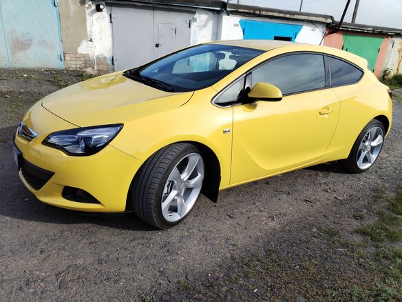 2013 Opel Astra GTC J Рестайлинг, жёлтый, 1800000 рублей - вид 2