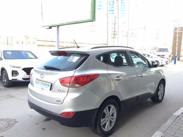 2011 Hyundai ix35 I, серебристый, 1300000 рублей - вид 2
