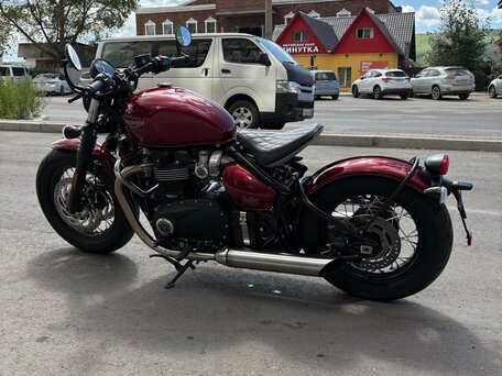 2021 Triumph Bonneville Bobber, красный, 2150000 рублей, вид 3