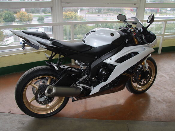 2013 Yamaha YZF-R6, белый - вид 2