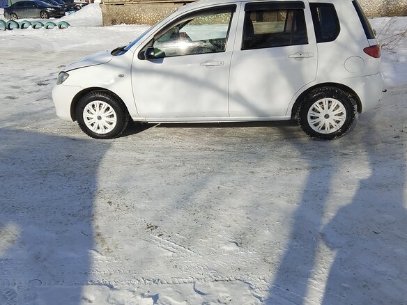 2003 Mazda Demio II (DY), белый, 365000 рублей - вид 9
