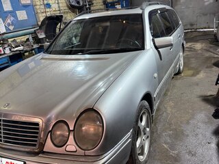 1999 Mercedes-Benz E-Класс 280 II (W210, S210), серебристый, 360000 рублей, вид 1