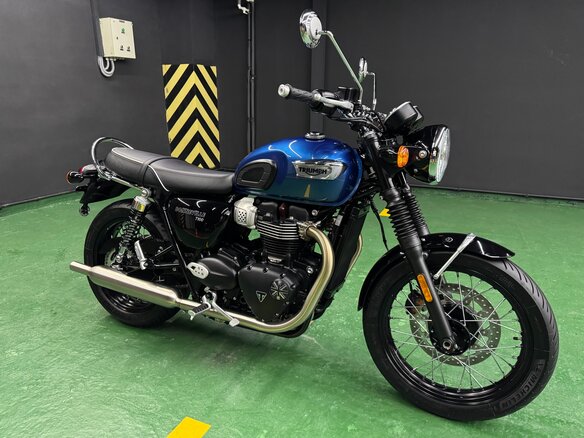 2023 Triumph Bonneville T100, синий, 1075000 рублей - вид 17