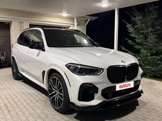 2019 BMW X5 50i IV (G05/G18), белый, 5800000 рублей, вид 3