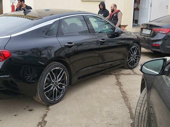 2022 Kia K5 III, чёрный, 4300000 рублей - вид 2